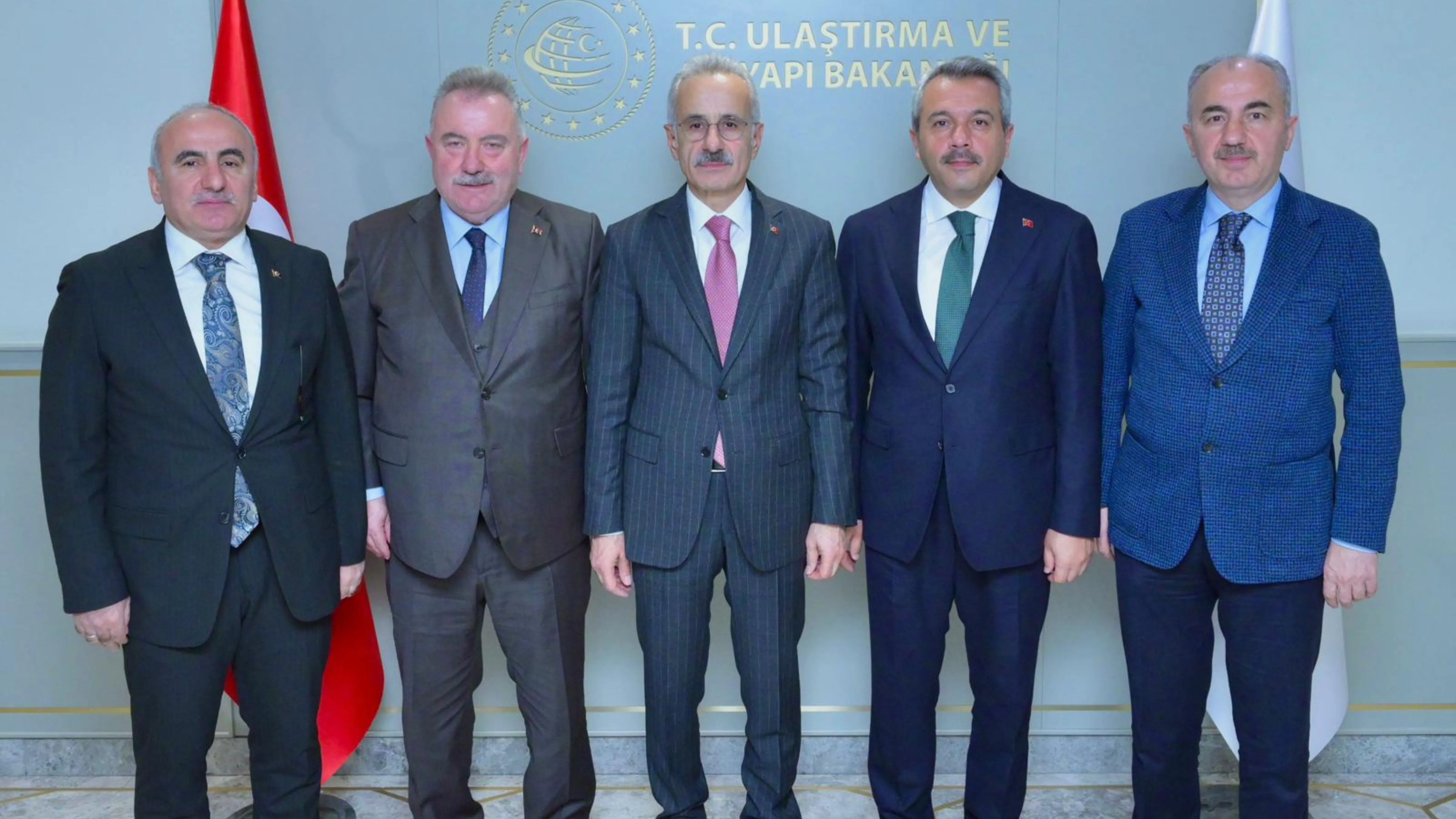 Bakan Uraloğlu, Rize heyeti ile bir araya geldi