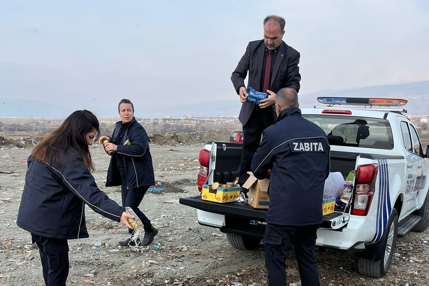 Tarihi geçmiş ürün satan marketlere zabıta müdahalesi