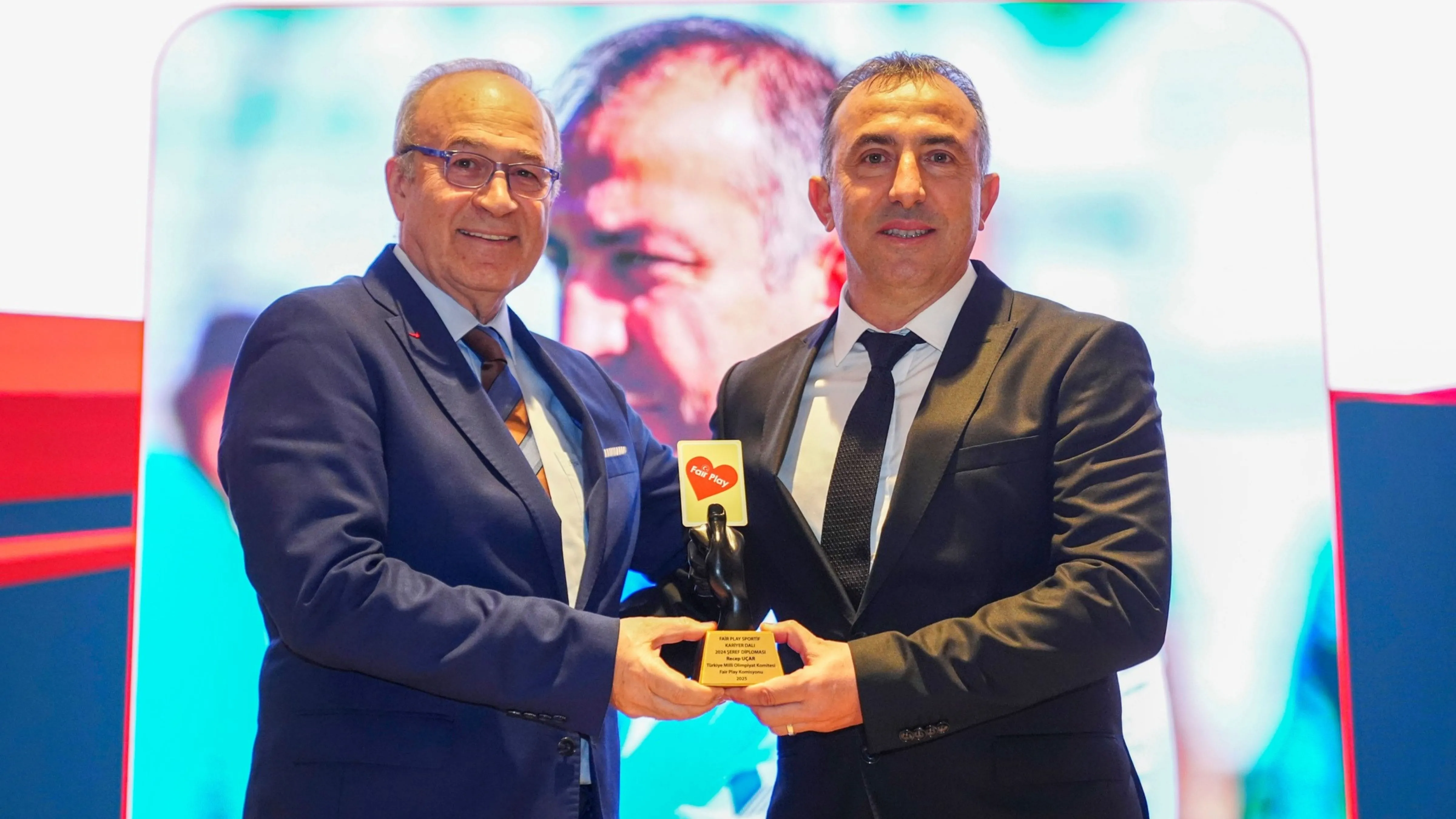 Recep Uçar’a fair play onuru: TMOK’tan kariyer dalı şeref diploması
