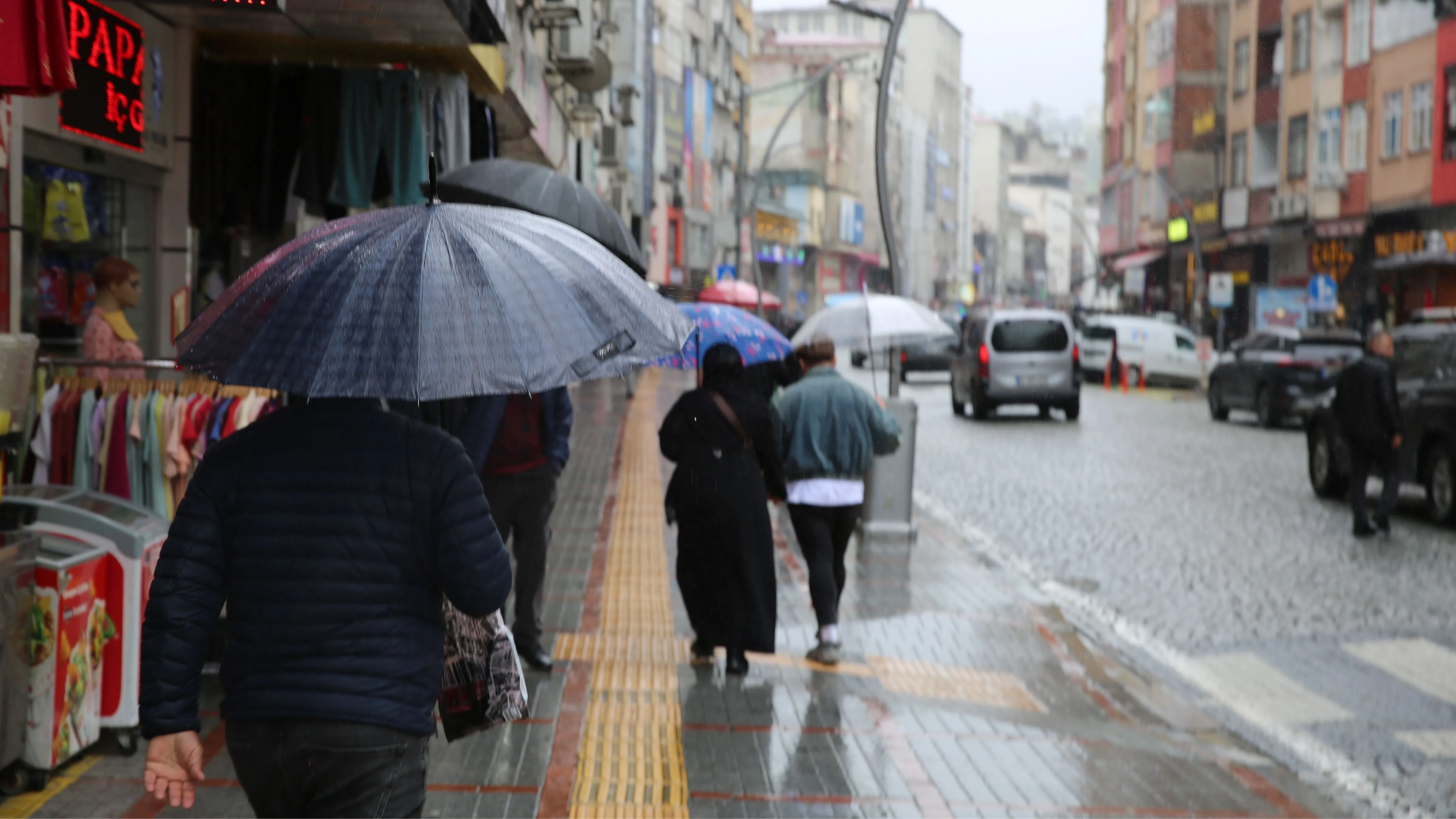 Rize’de soğuk ve yağışlı hava alarmı: Yüksek kesimlere kuvvetli kar geliyor