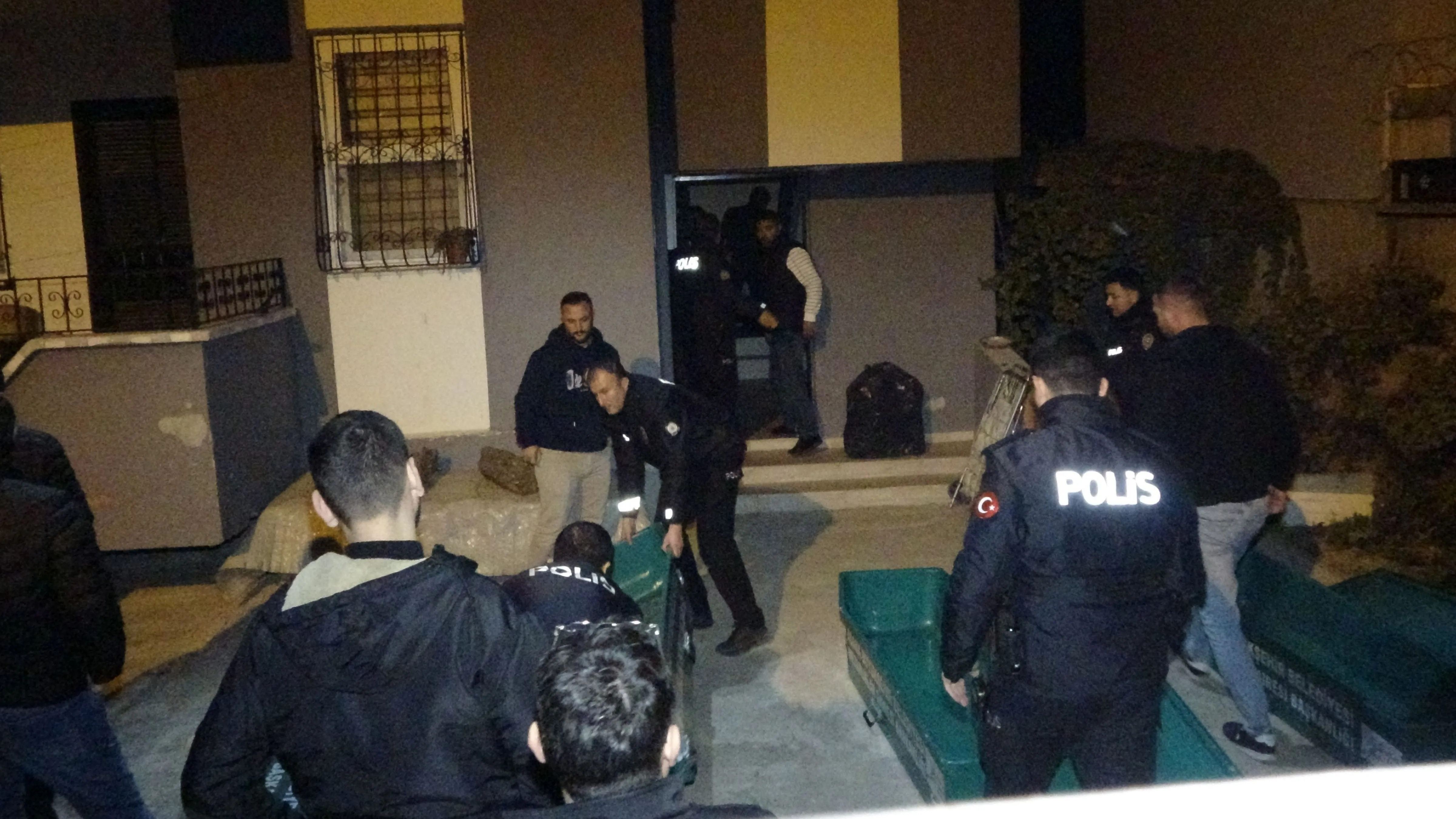 Kan donduran olay: Baba, çocuklarını öldürüp intihar etti