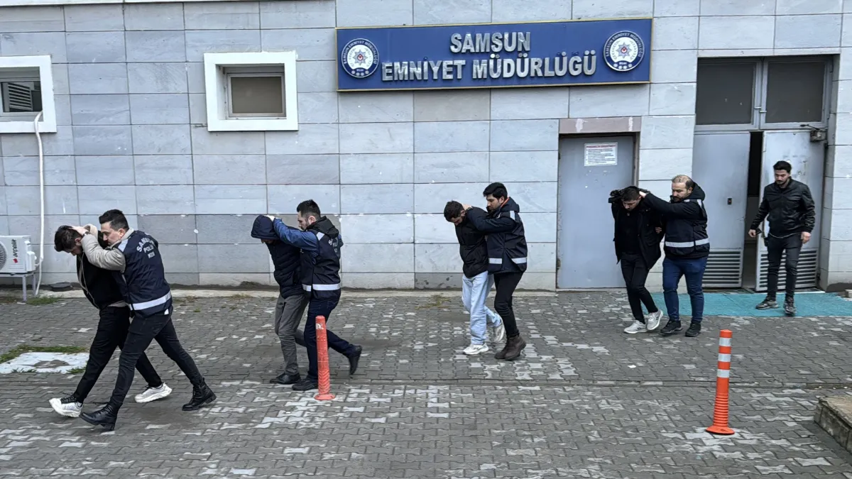 Samsun'da kaçakçılık operasyonunda yakalanan 4 zanlı adliyede