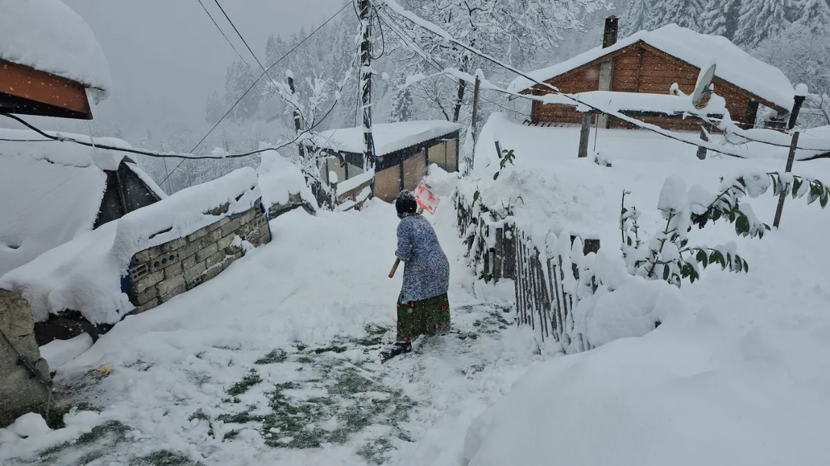 Rize’nin Yüksek Kesimlerinde Kar Yağışı Etkili Oldu