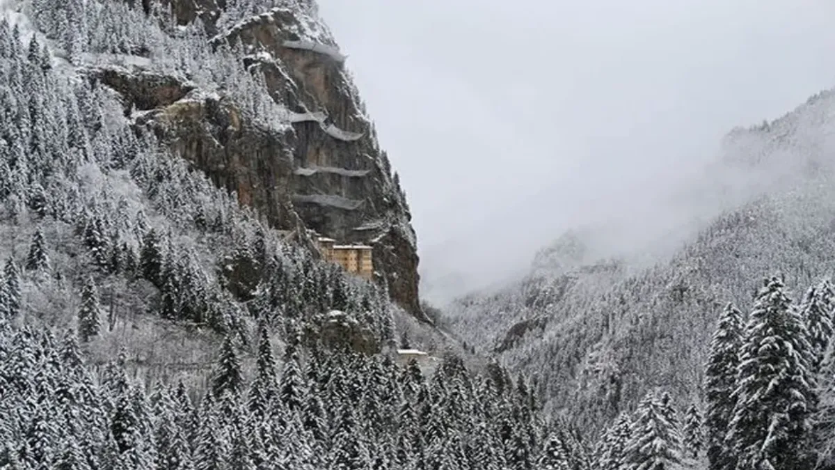 Sümela Manastırı ve Altındere Vadisi beyaza büründü