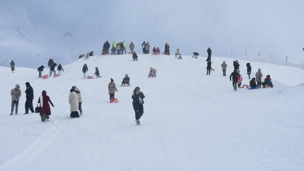 Zigana Kayak Merkezi'nde hafta sonu yoğunluğu