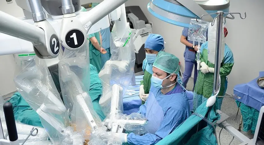 Robotik cerrahiyle kanser ameliyatlarında başarı artıyor