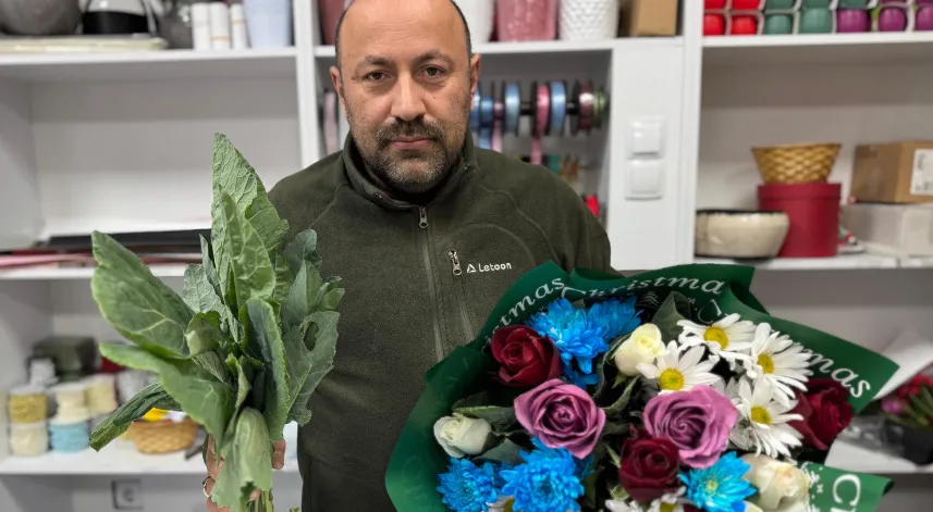  Karalahana ile çiçek buketi yapan çiçekçi, hem gönüllere hem midiye hitap ediyor
