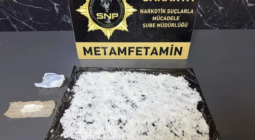 İstanbul'dan Zonguldak'a uyuşturucu sevk eden şahıslar Sakarya'da yakalandı