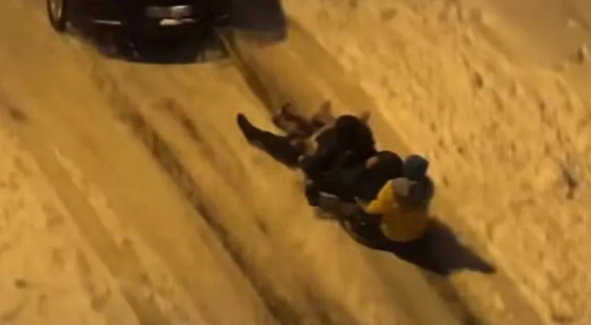 Ordu’da kar yağışı eğlenceye dönüştü; dans edip, kızakla kaydılar