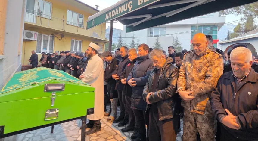 Artvin'de çığda hayatını kaybeden çobanın cenazesi defnedildi