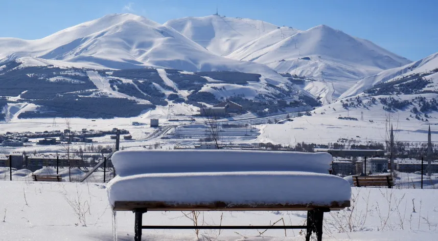 Palandöken'da kar kalınlığı 2 metreyi aştı