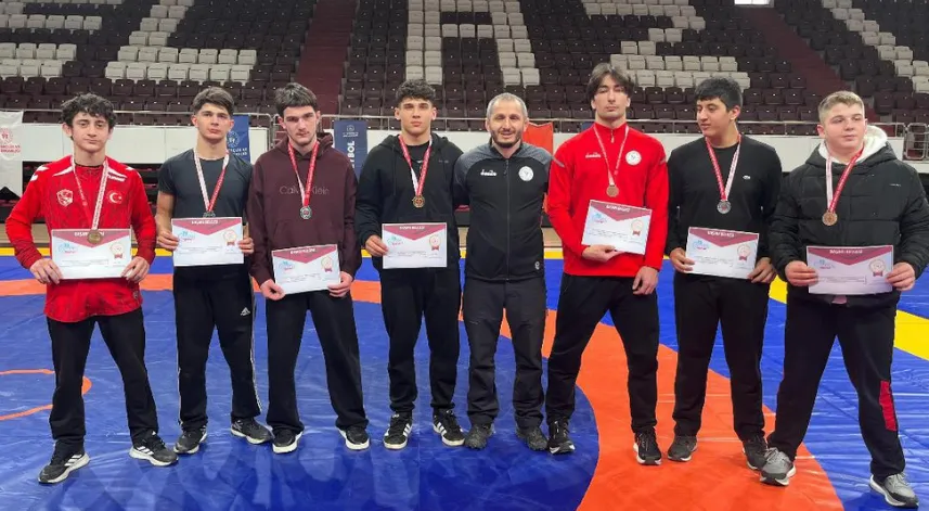 Rizeli Güreşçilerden Büyük Başarı