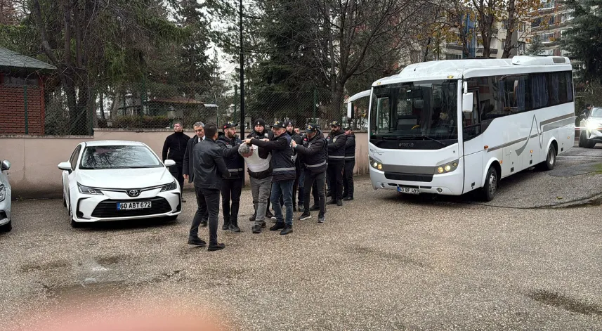 Cesedini kireçleyip havuzun deposunda sakladığı babasını 4 ay önce öldürmüş
