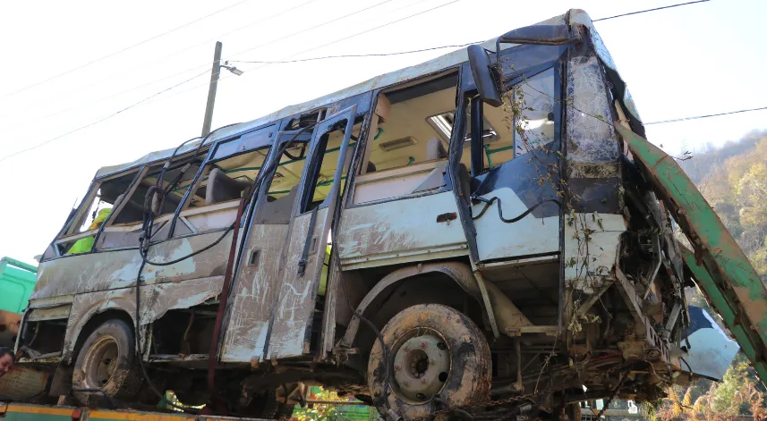 Büşra'nın öldüğü, 19 kişinin ise yaralandığı kazada 6 öğretmene 2'şer yıl 1'er ay hapis cezası
