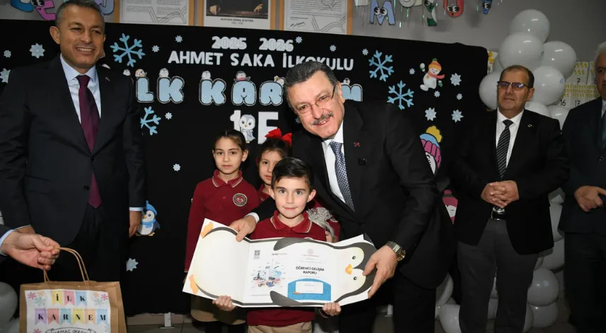 Başkan Genç, öğrencilerin karne heyecanına ortak oldu