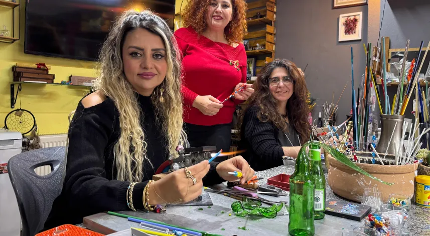 'Çevre bilinci' hedefiyle cam atıklardan süs eşyası üretiyorlar