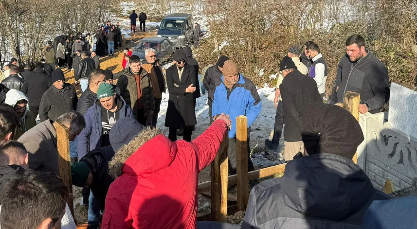 Oto tamir dükkanında ölü bulunan 2 arkadadaş toprağa verildi