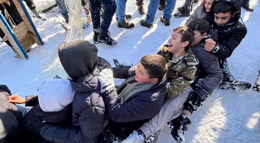 Ordu'da 150 kişi, zincir oluşturup poşetle kaydı
