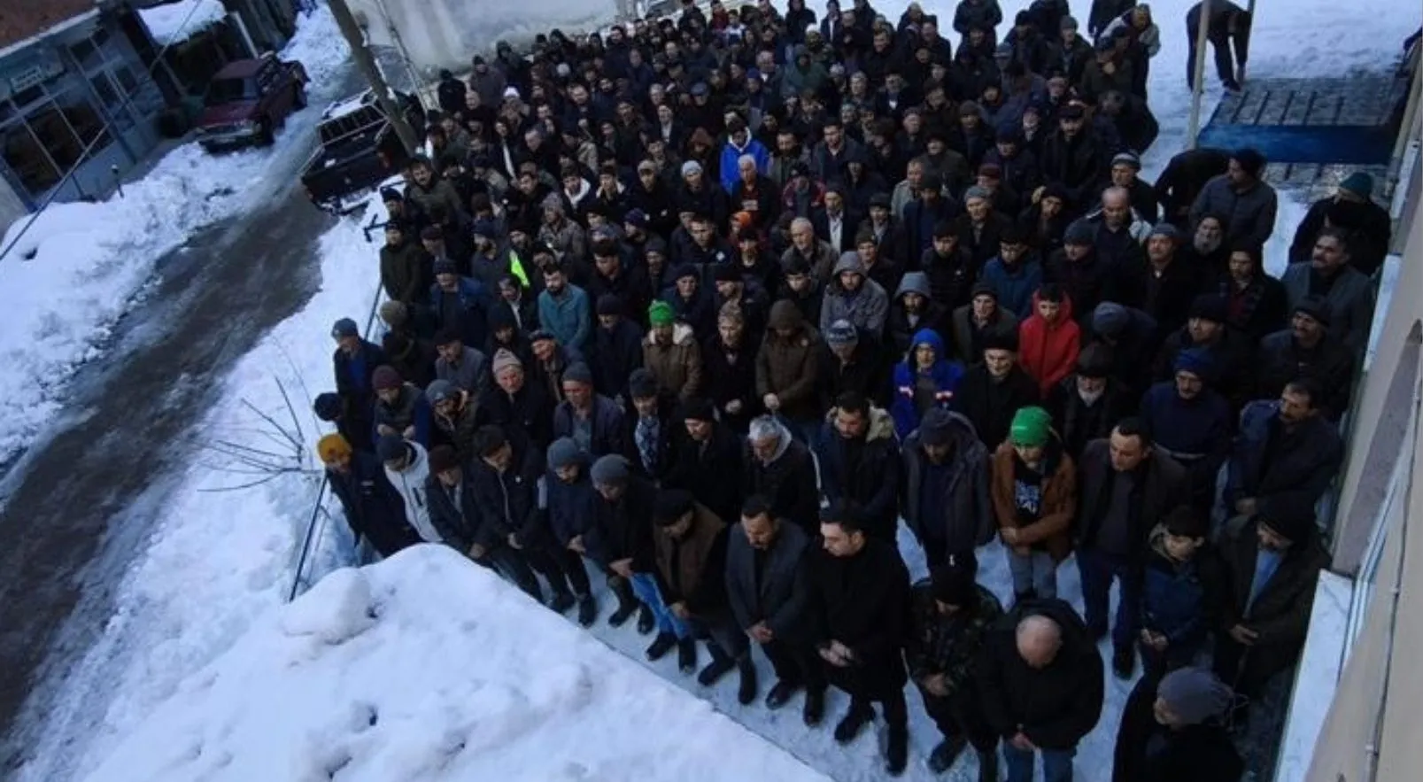 Çığda hayatını kaybeden çobanın cenazesi defnedildi