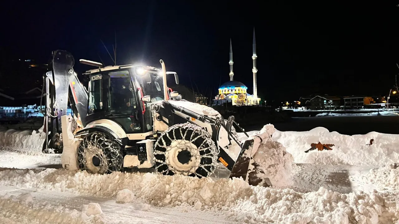 Uzungöl’de festival öncesi kar mesaisi