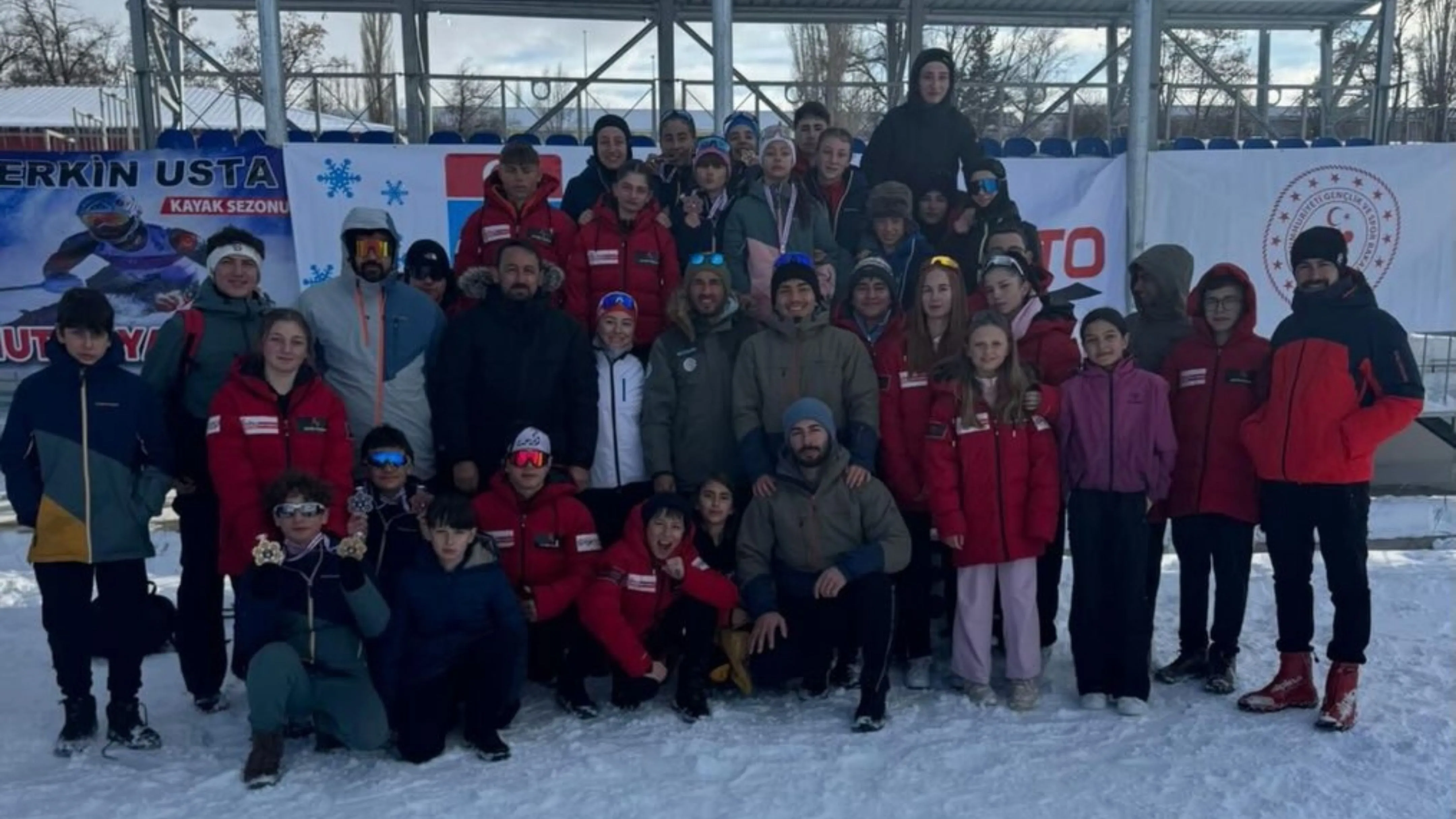 Rize ekipleri kayaklı koşuda madalyaları topladı