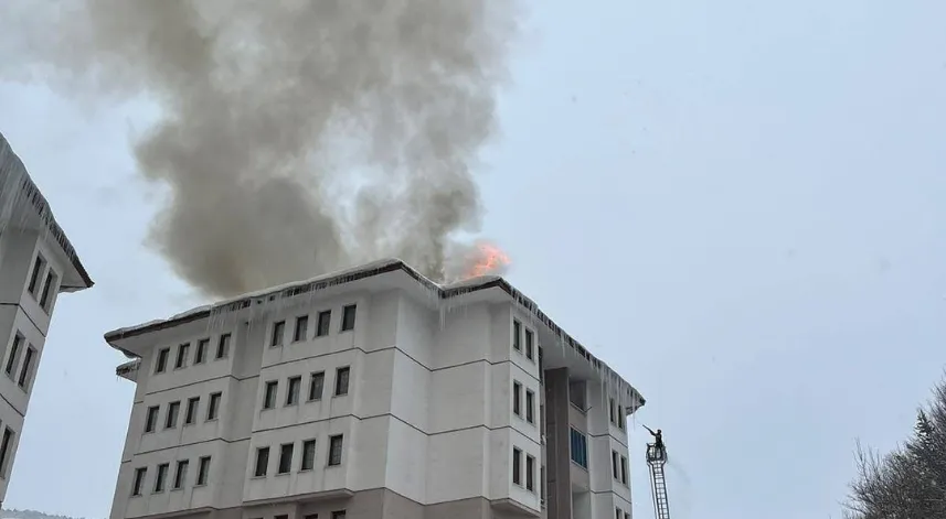 Ordu'da çatı yangını paniğe neden oldu