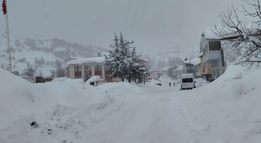 Tokat'ın ilçelerinde kar etkili oluyor