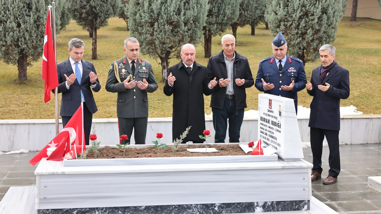 Azerbaycan Askeri Ataşesi'nden şehit ailesine ziyaret