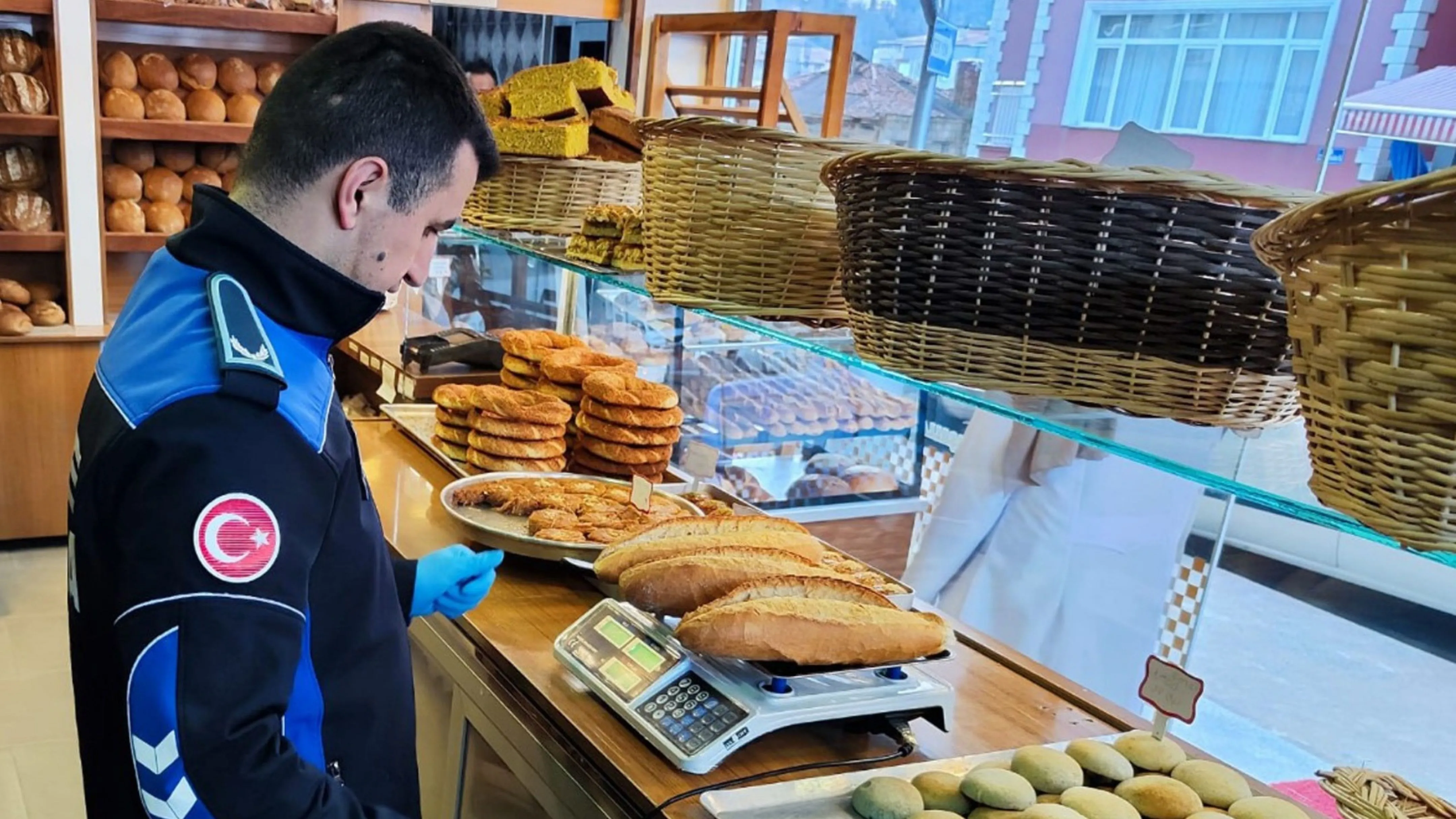 Rize'de zabıta ekiplerince hijyen ve gramaj denetimleri