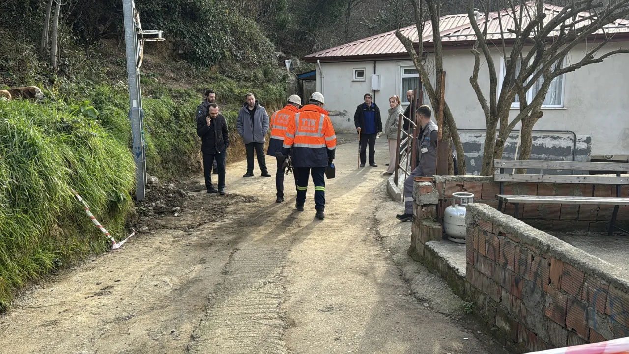 Zonguldak'ta bahçesinde ve odasında metan gazı belirlenen iki katlı ev boşaltıldı