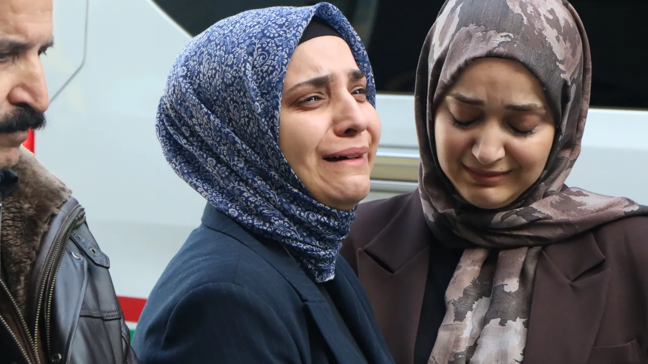 Eşi ile 2 kızını heyelan faciasında kaybeden anne, keşifte gözyaşı döktü: Hayatımı mahvettiler