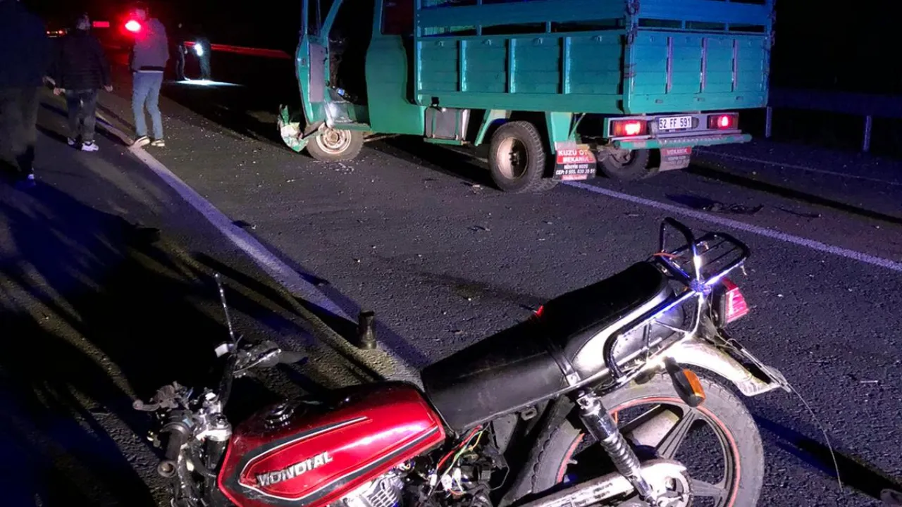 Giresun'da motosikletle kamyonetin çarpıştığı kazada 2 kişi öldü