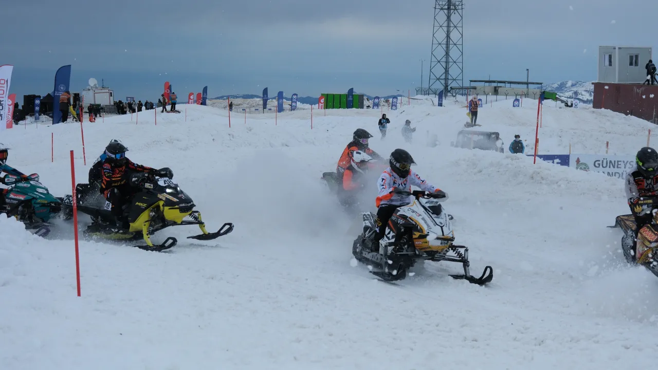 Rize’de Kar Motorları Şampiyonası Heyecanı Sürüyor