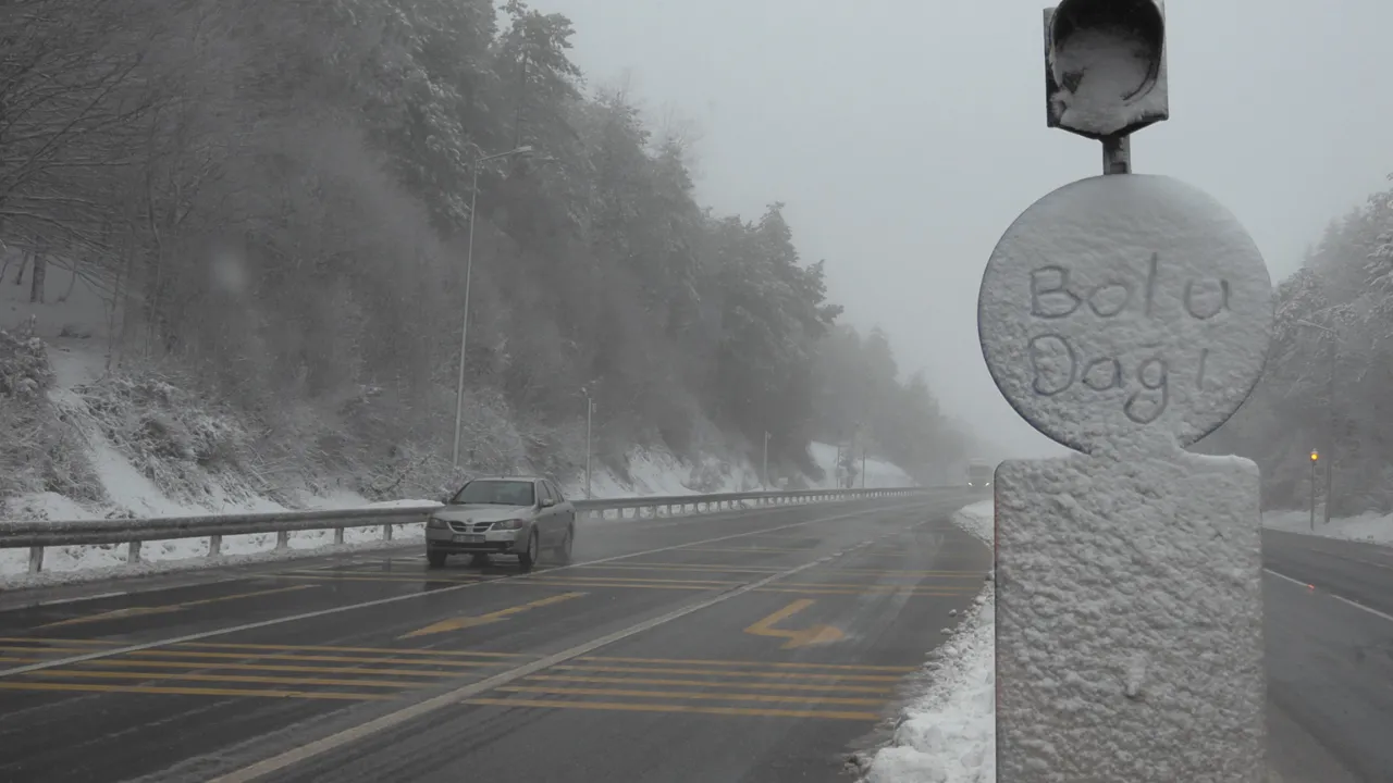 Bolu Dağı'nda kar ve sis