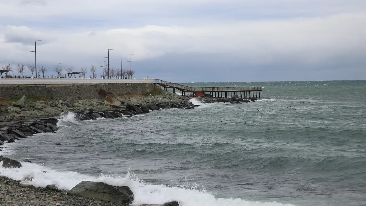 Trabzon'da rüzgar etkili oldu