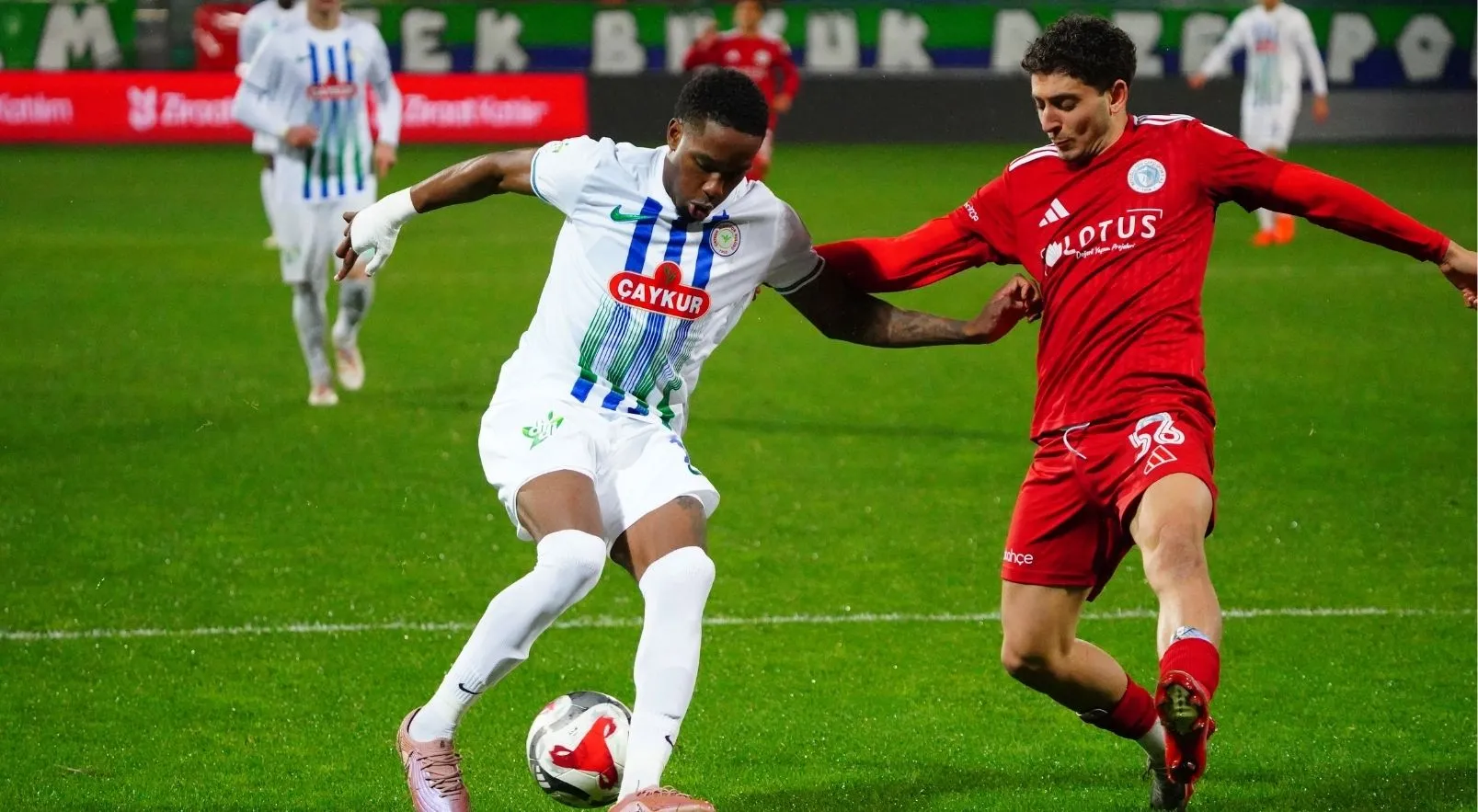 Çaykur Rizespor, Beyoğlu Yeni Çarşı ile 1-1 berabere kaldı