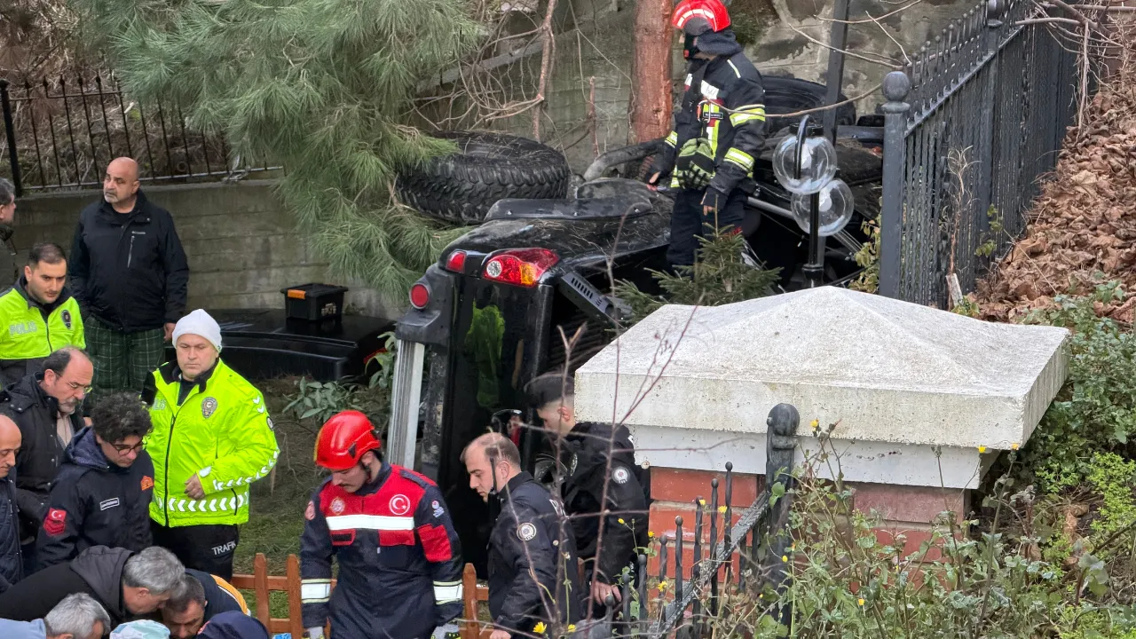 Trabzon'da kamyonet site bahçesine düştü: 2 yaralı