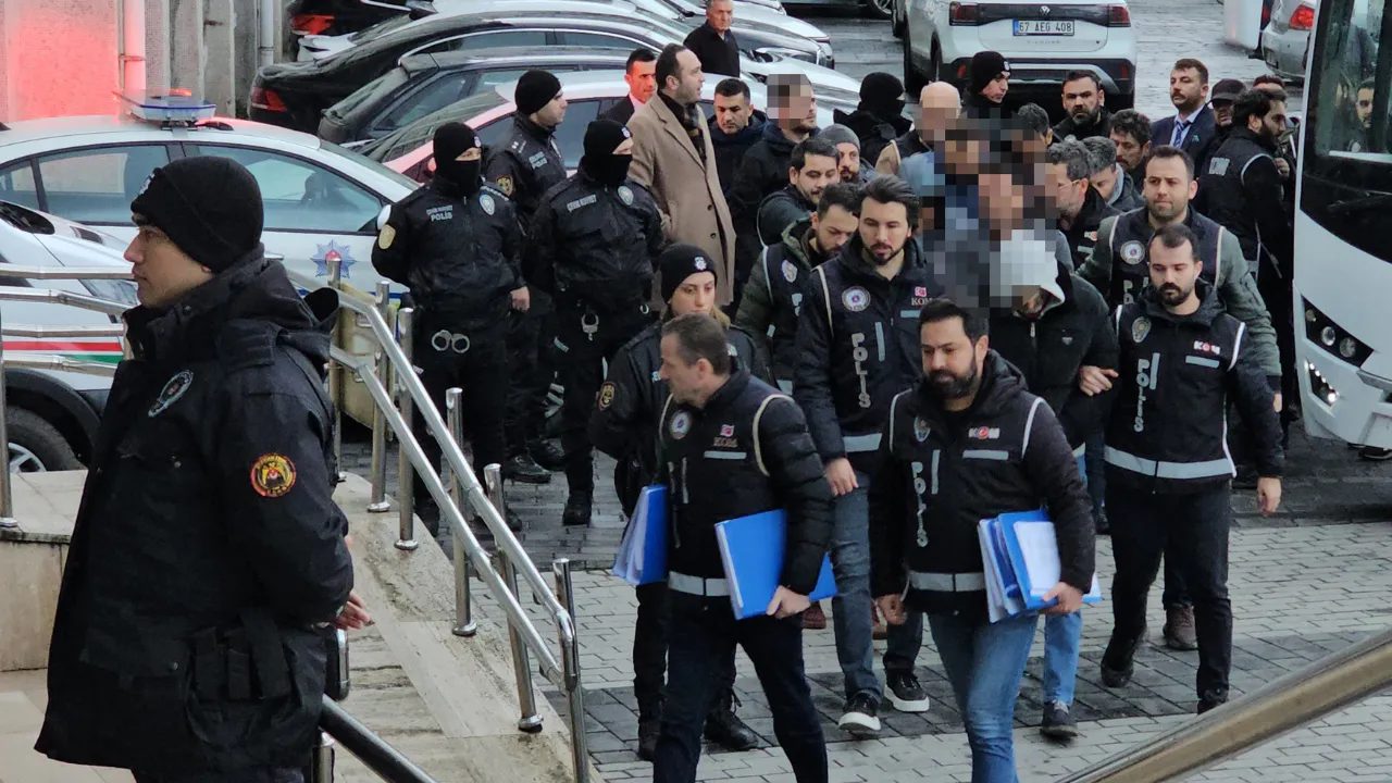 Kusurlu araçların para karşılığı muayene istasyonundan geçirilmesine yönelik operasyonda 13 gözaltı