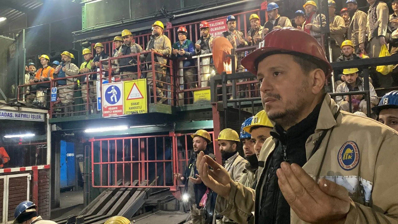 Zonguldak’ta saat 04.17'de anma etkinliği