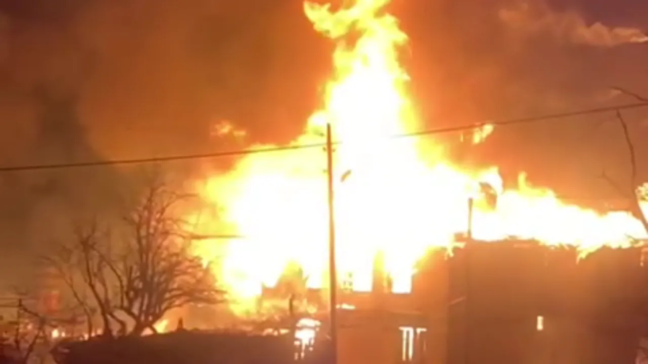 Karabük'te 4 ev, ahır ve traktör yandı, 2 büyükbaş öldü 