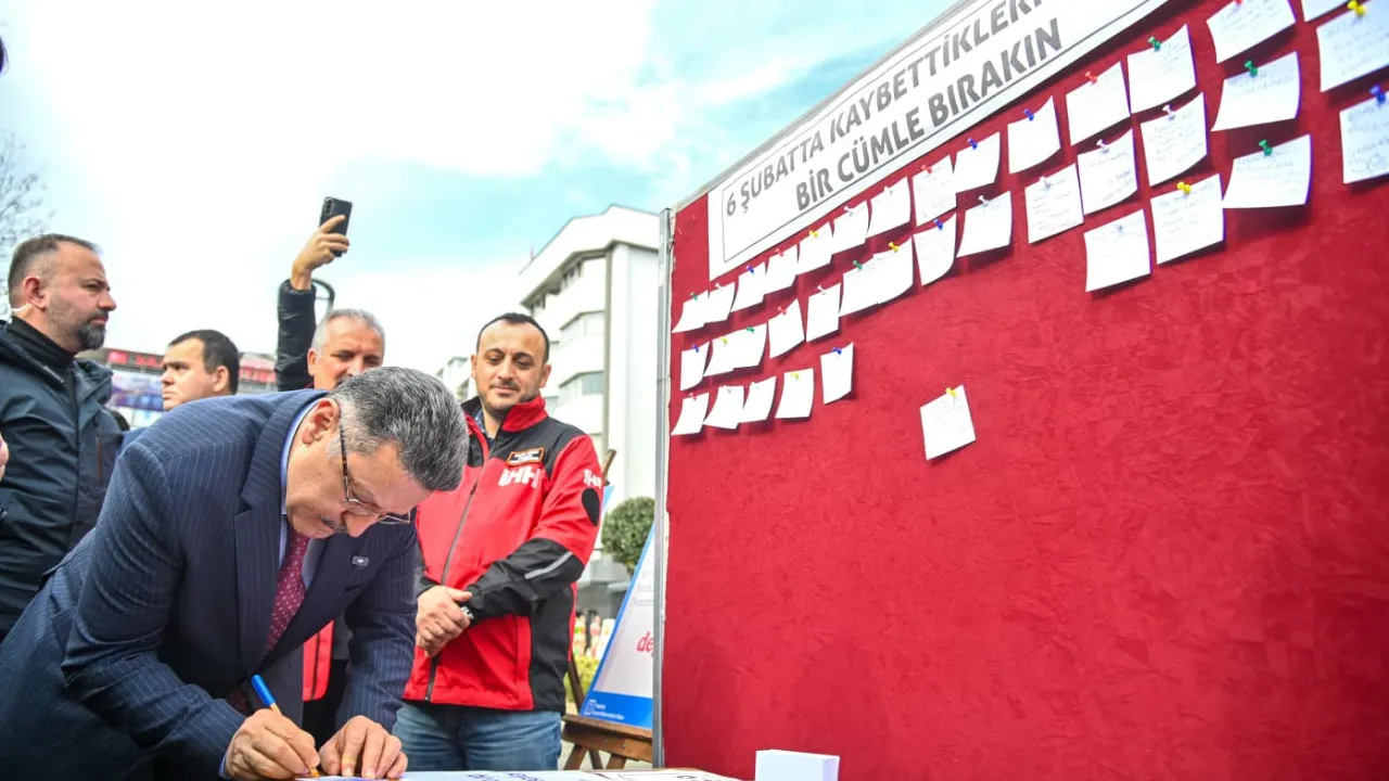 6 Şubat depremlerinde hayatını kaybedenler Trabzon'da anıldı