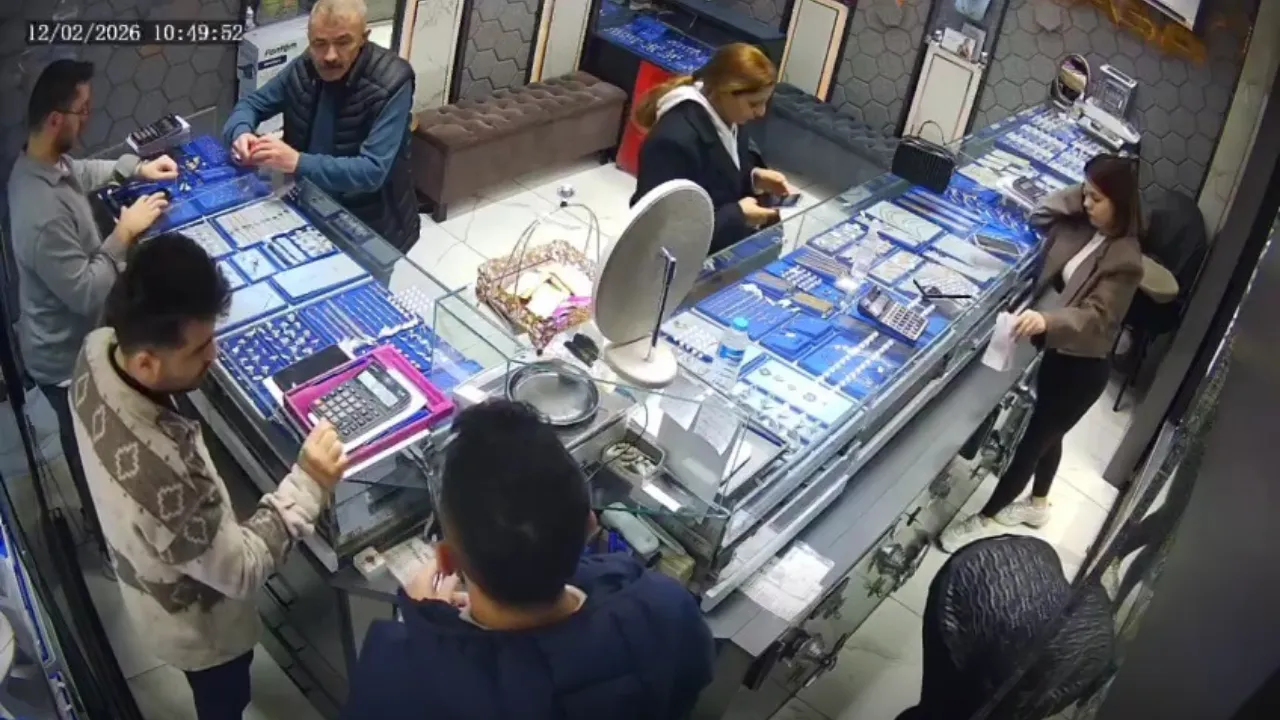Sahte altın zinciri bozdurmak istedi o anlar kameralara yansıdı