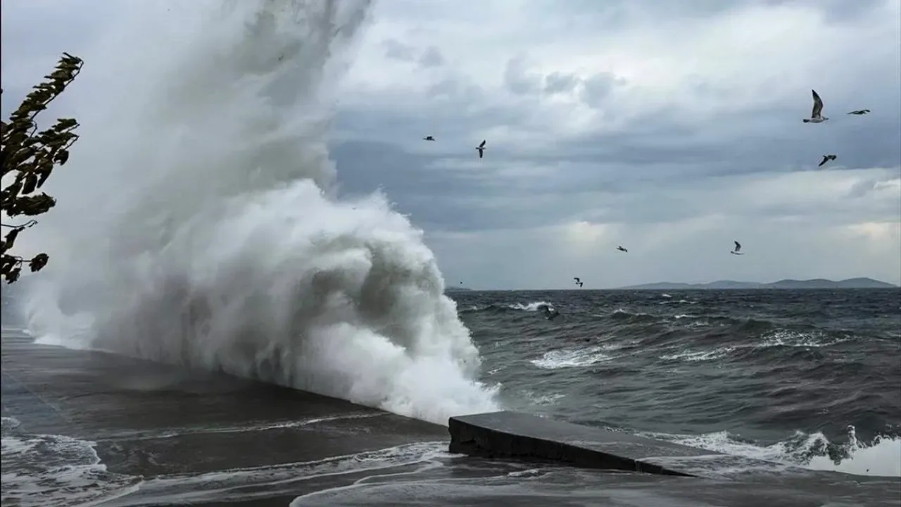 Kastamonu Valiliği vatandaşları fırtınaya karşı uyardı