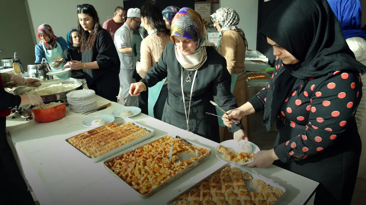 Kastamonulu kadınlar, özel gereksinimli bireyin babasının mevlidi için güç birliği yaptı