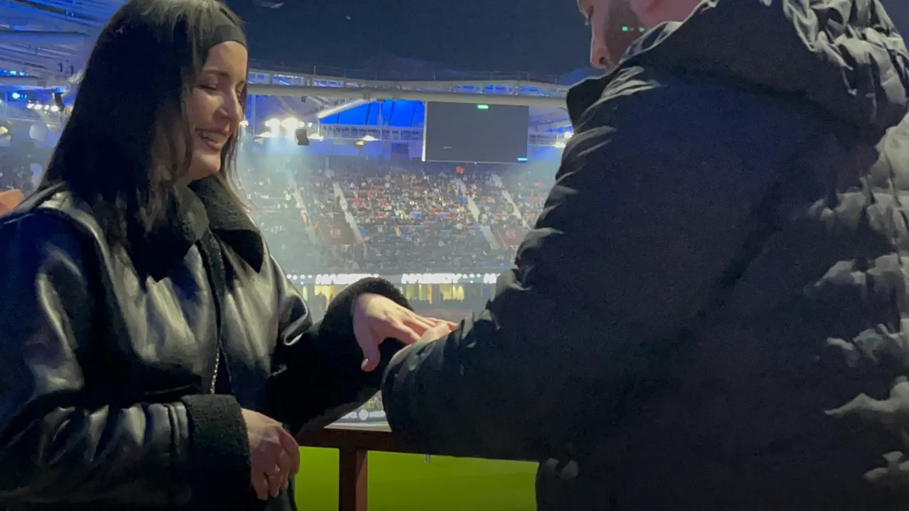 14 Şubat’ta tribünde evlilik teklifi 