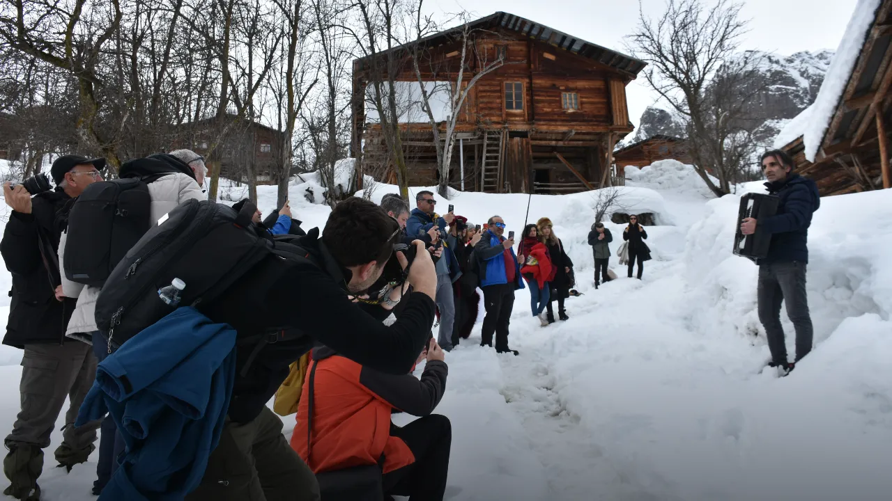 Artvin'in karla kaplı Maden köyü fotoğraf tutkunlarını ağırladı