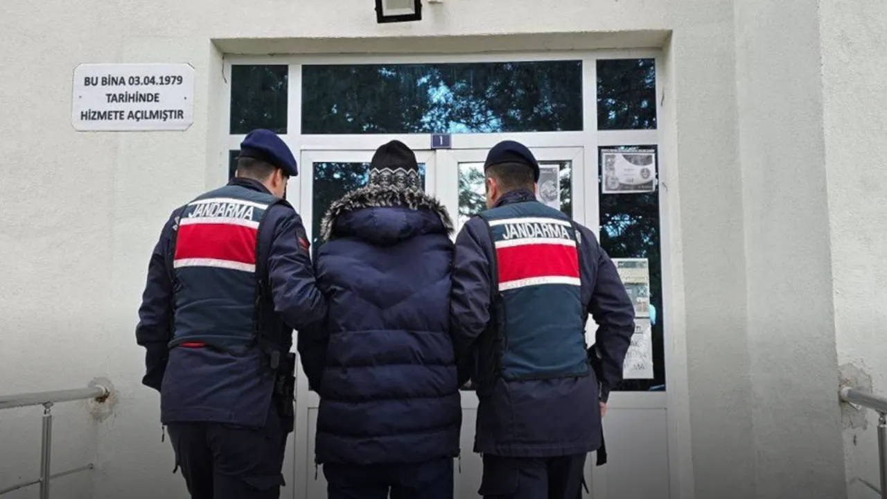 Farklı suçlardan aranan 2 firari hükümlü yakalandı