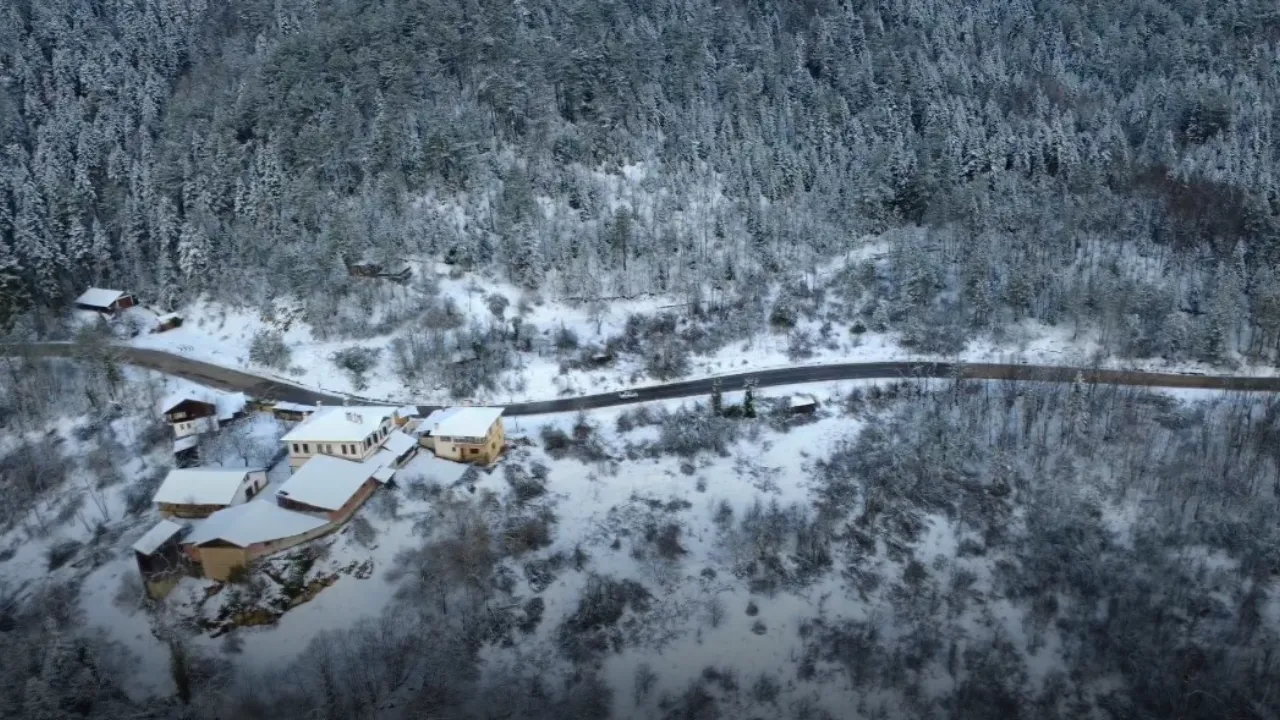 Karabük'ün yüksek kesimlerine kar yağdı