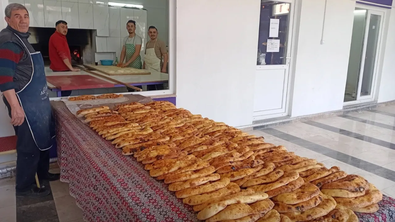 Bu köyde Ramazan pideleri ücretsiz