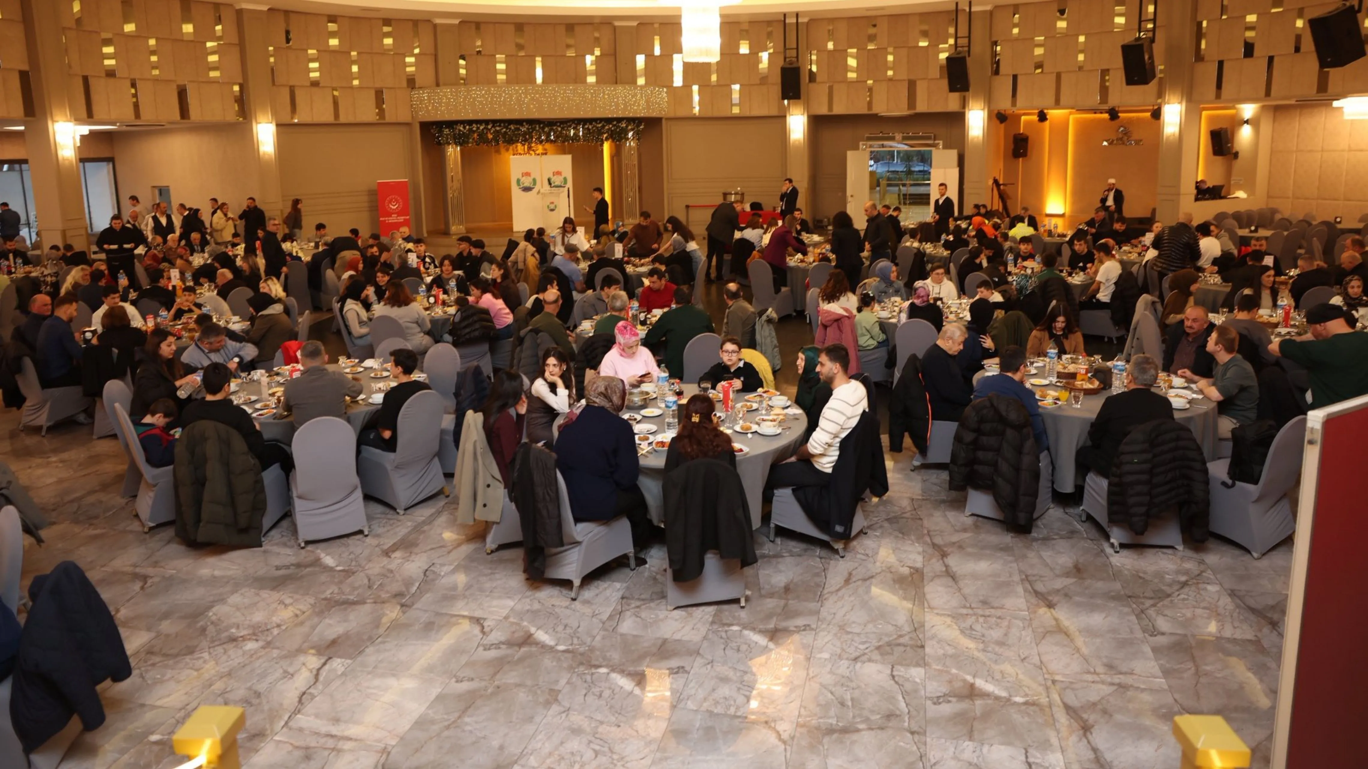 Rize'de gönülleri buluşturan iftar programı